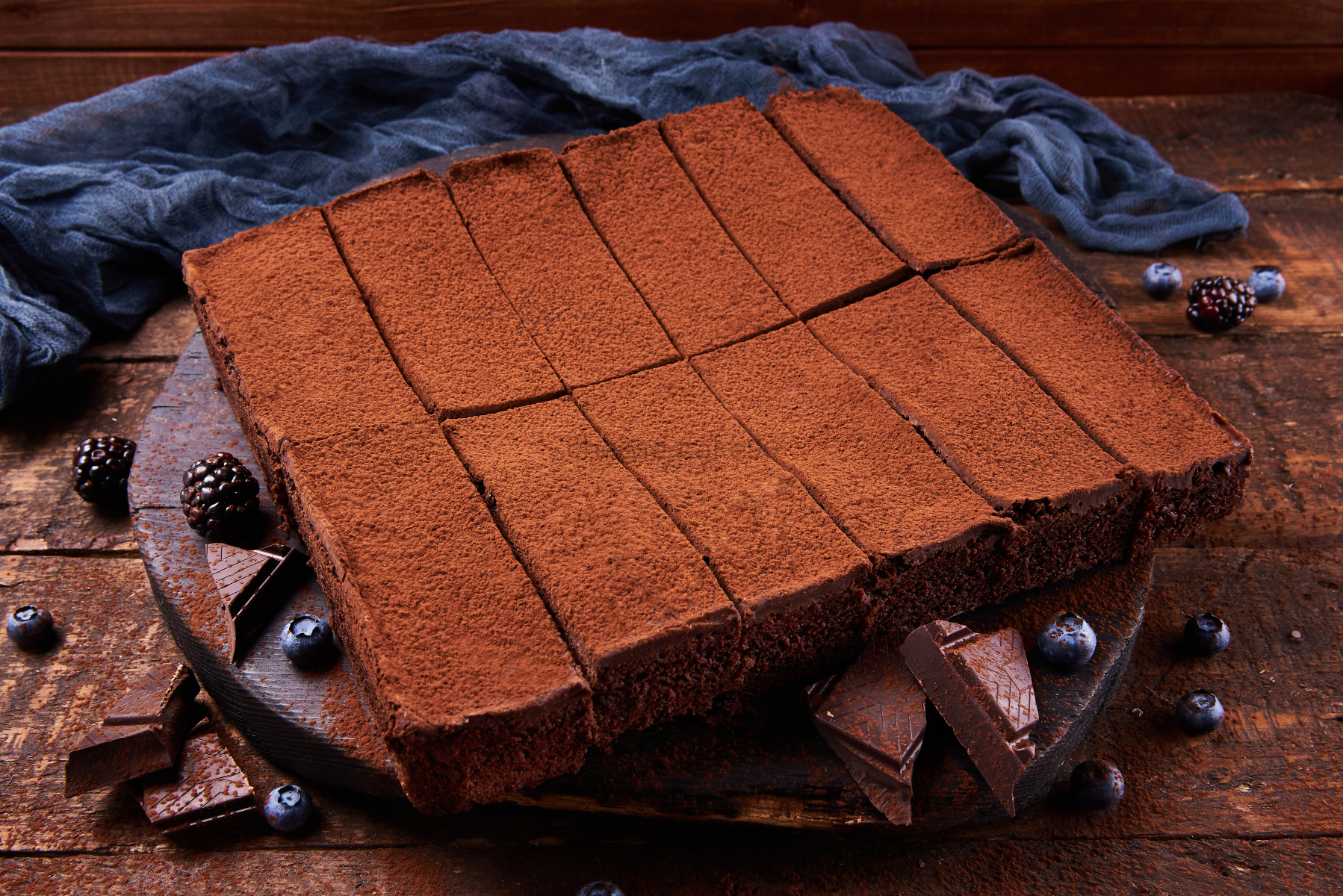 Брауни 1. Торт Брауни. Шоколадный Брауни. Шоколадный Брауни Bettys Cake. Торт Брауни в упаковке.